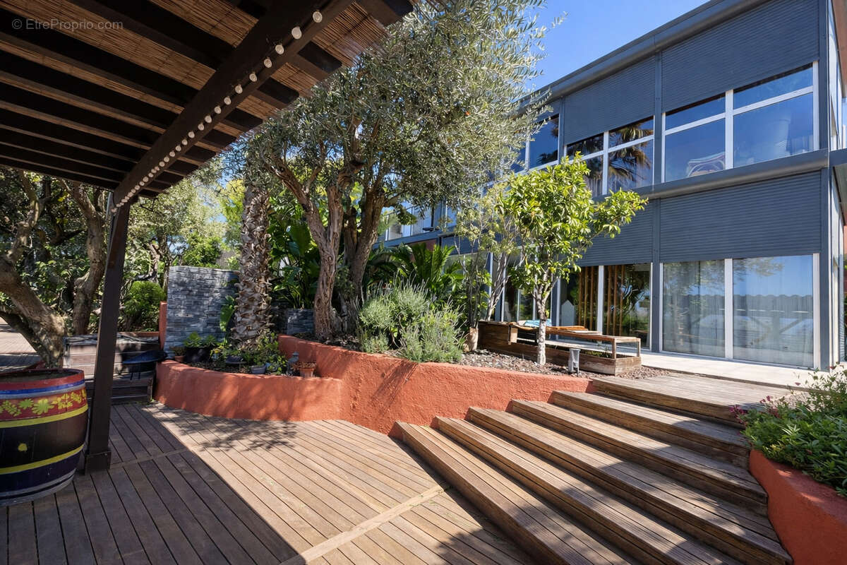 Maison à VILLENEUVE-DE-LA-RAHO