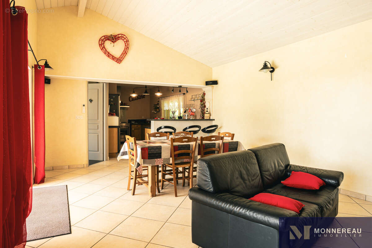 Maison à BARBEZIEUX-SAINT-HILAIRE