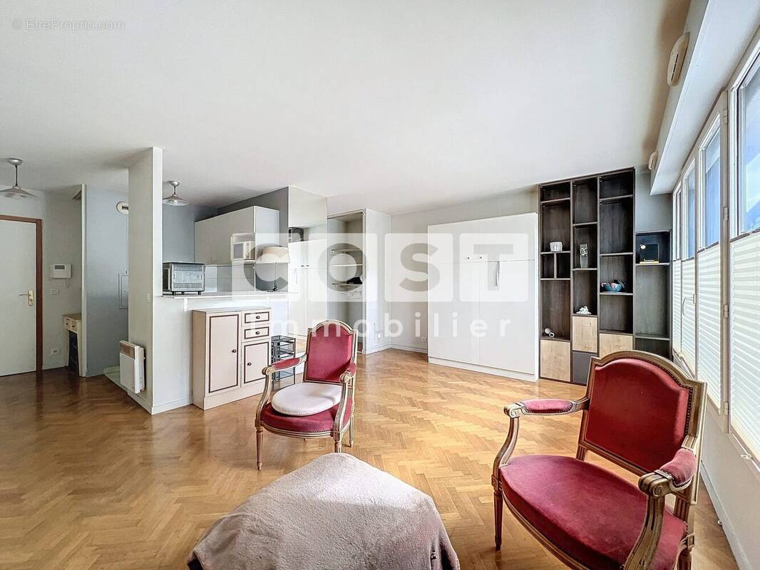 Appartement à PARIS-17E