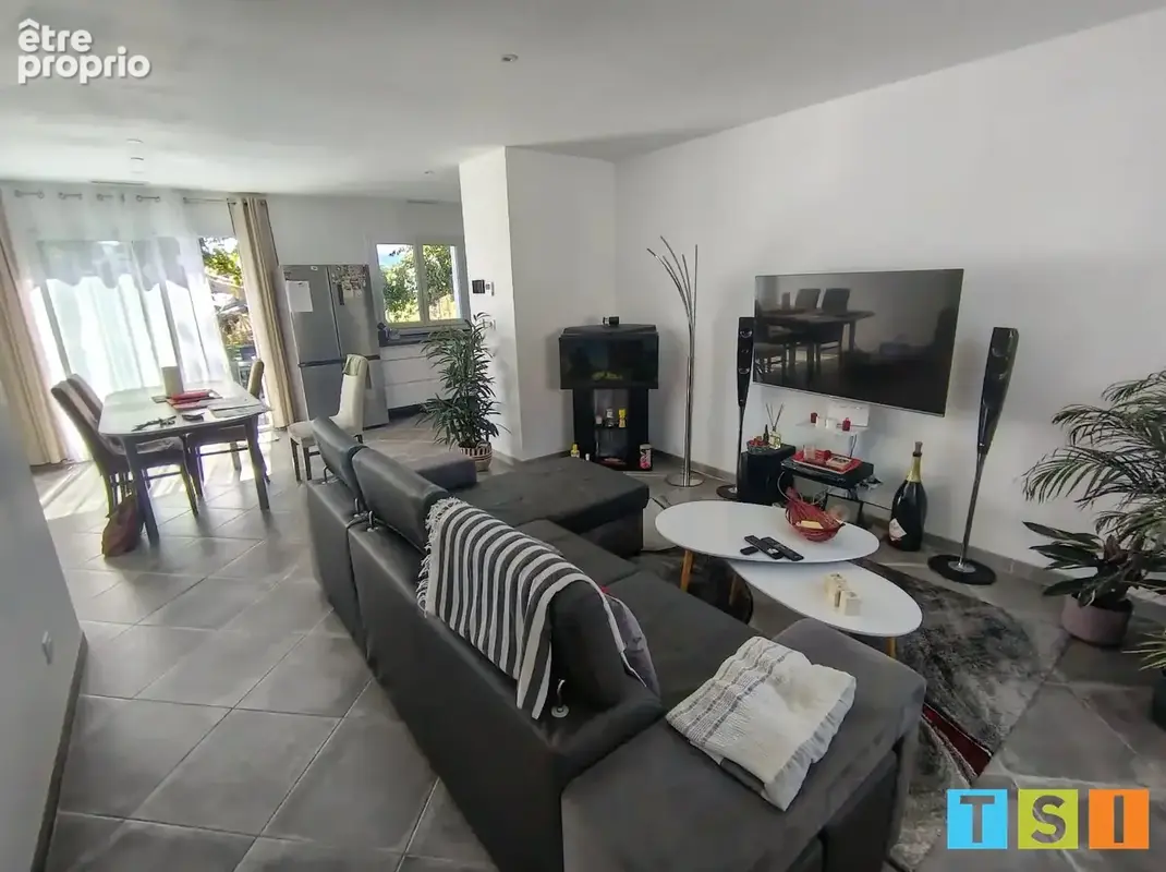 Villa contemporaine sur environ 750 m² de terrain. - photo 6