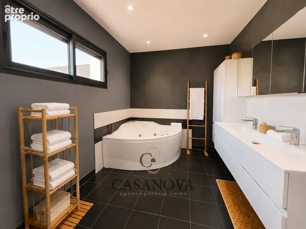 Maison familiale de 266 m² avec piscine et terrain de 1 000 m² à Montarnaud - photo 13
