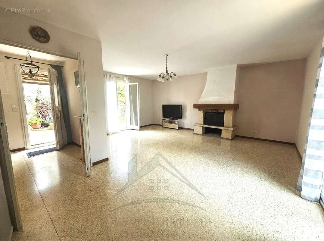 Maison à CHATEAUNEUF-LES-MARTIGUES