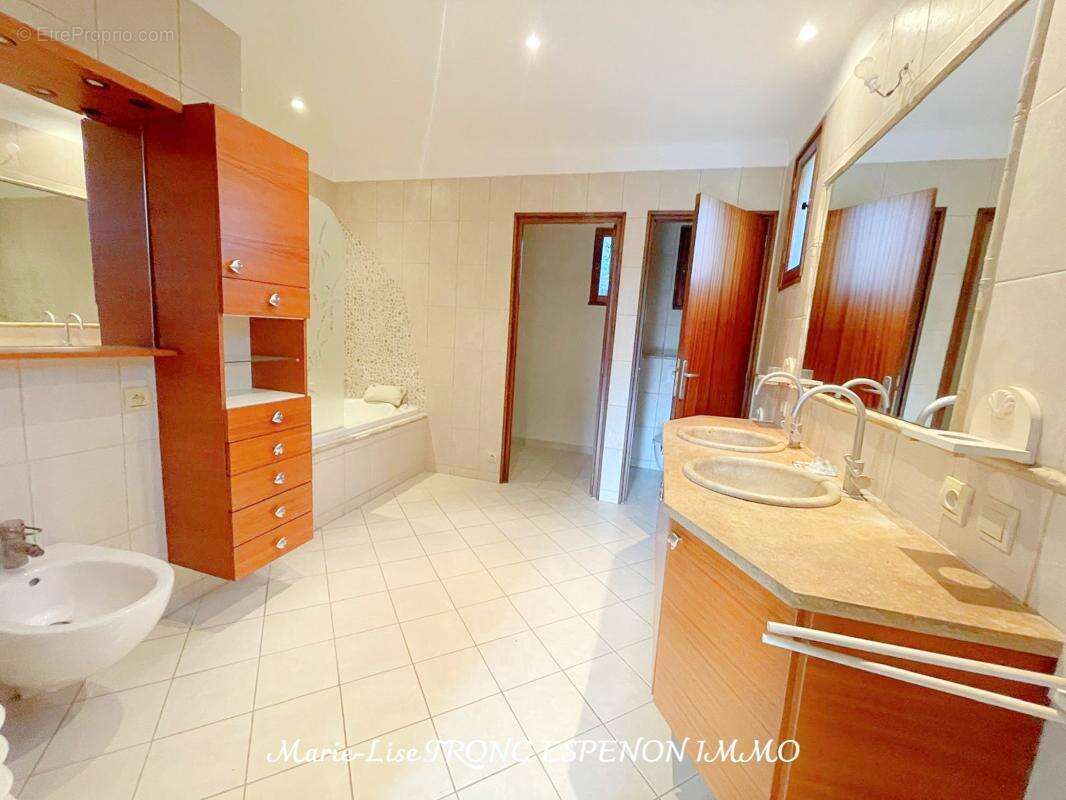 Maison à PERNES-LES-FONTAINES