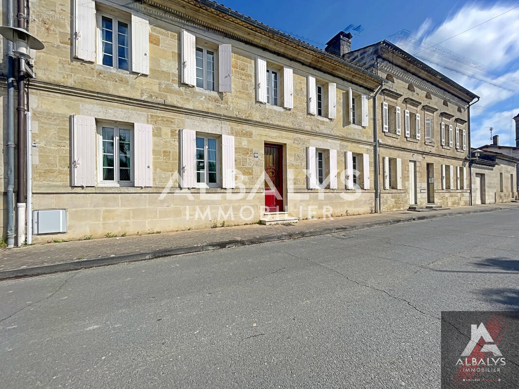 Maison à LES ARTIGUES-DE-LUSSAC