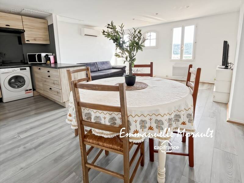 Appartement à BAGNOLS-EN-FORET
