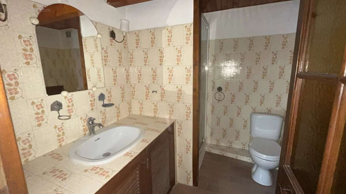 Appartement à COTIGNAC