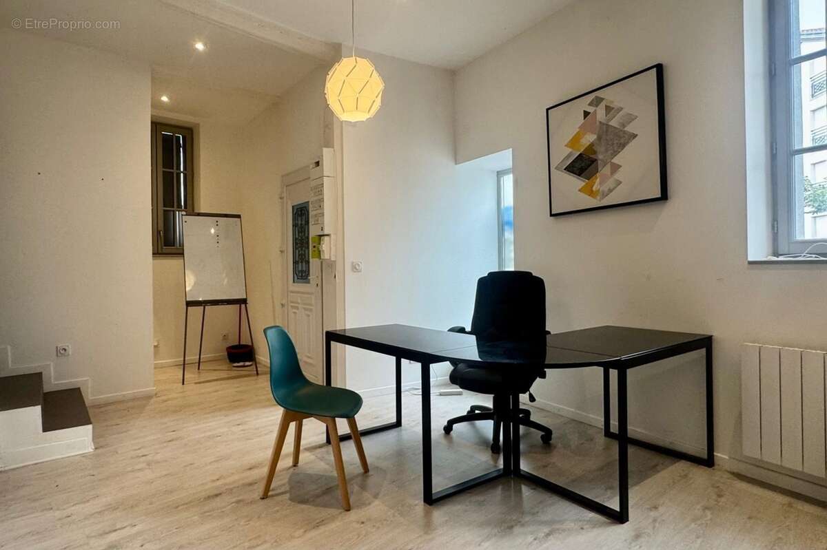 Local à usage mixte PRO/ Hébergement type loft de 94 m² Saint-Alyre CLERMONT FERRAND (63) - photo 2