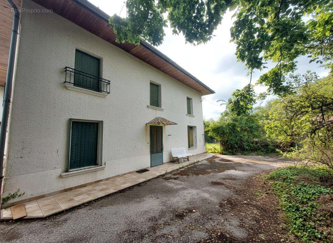 Maison Saint Geoirs 6 pièce(s) 186 m2 - photo 3