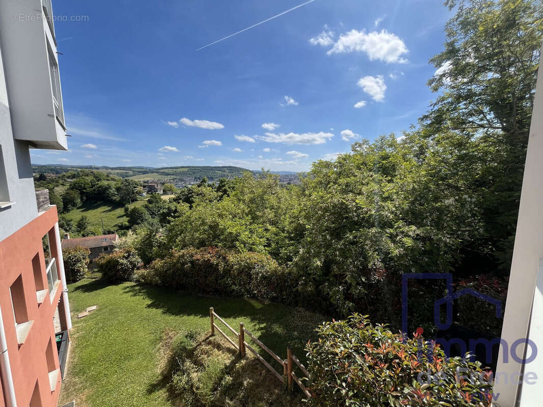Appartement à SAINT-GENEST-LERPT