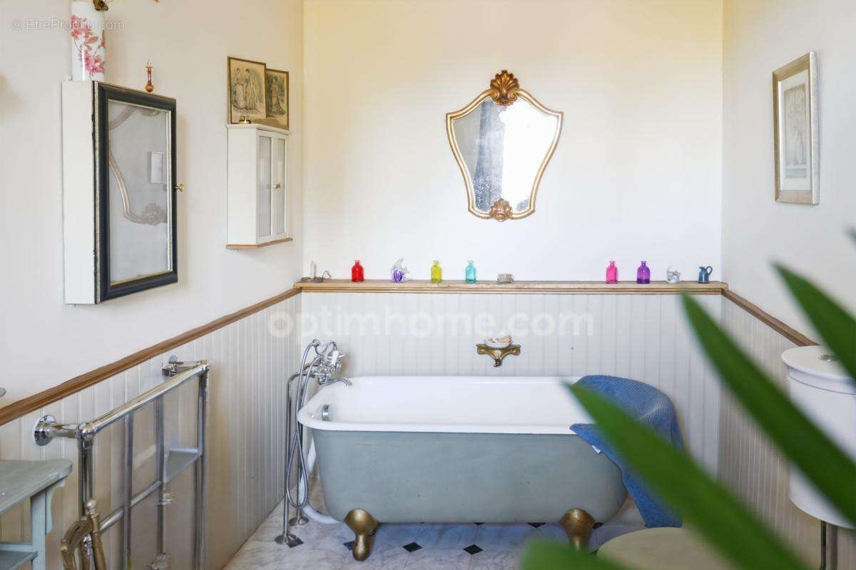 Maison de Charme et de Caractère de 353 m² - 9 Pièces - 6 Chambres sur parcelle de 662 m² - BELLAC 87300 - photo 33