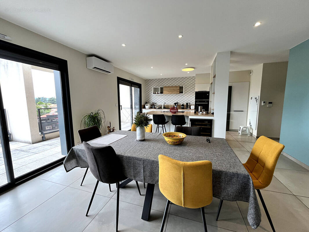 Appartement à VEAUCHE