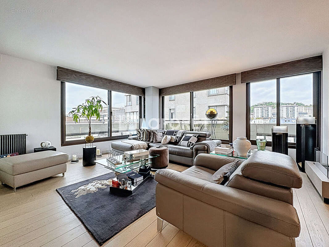 Appartement à SURESNES