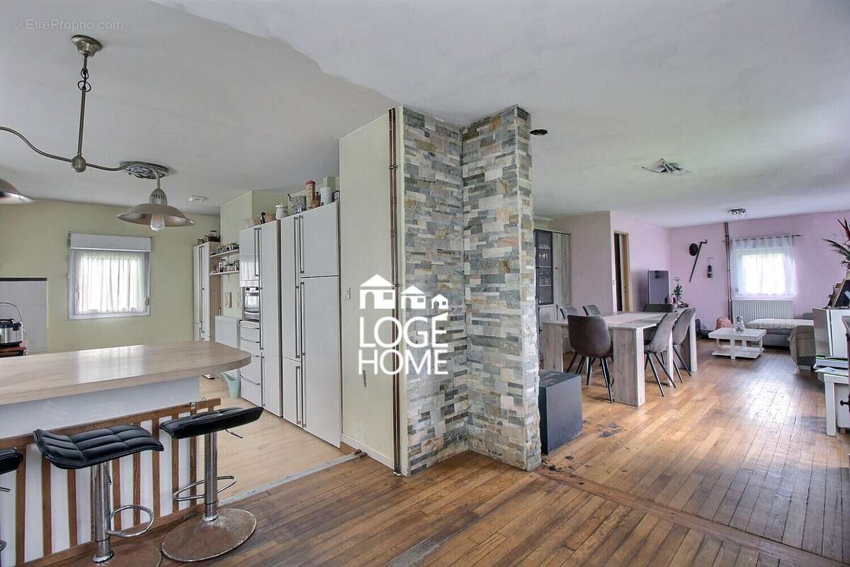 Espace de vie de 53 m² - Maison à DOURGES