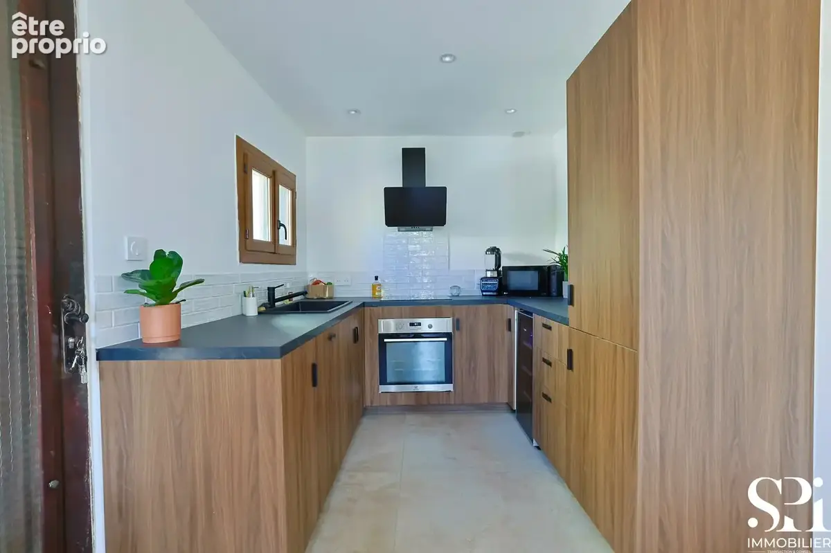 Maison de plain-pied avec piscine, jardin et garage — Toulon, quartier Sainte-Anne / Siblas - photo 10