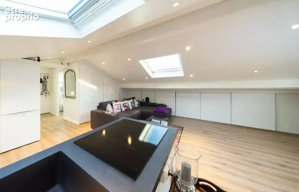 Atypique 2 pieces 74,5 m² renové - faibles charges - photo 3