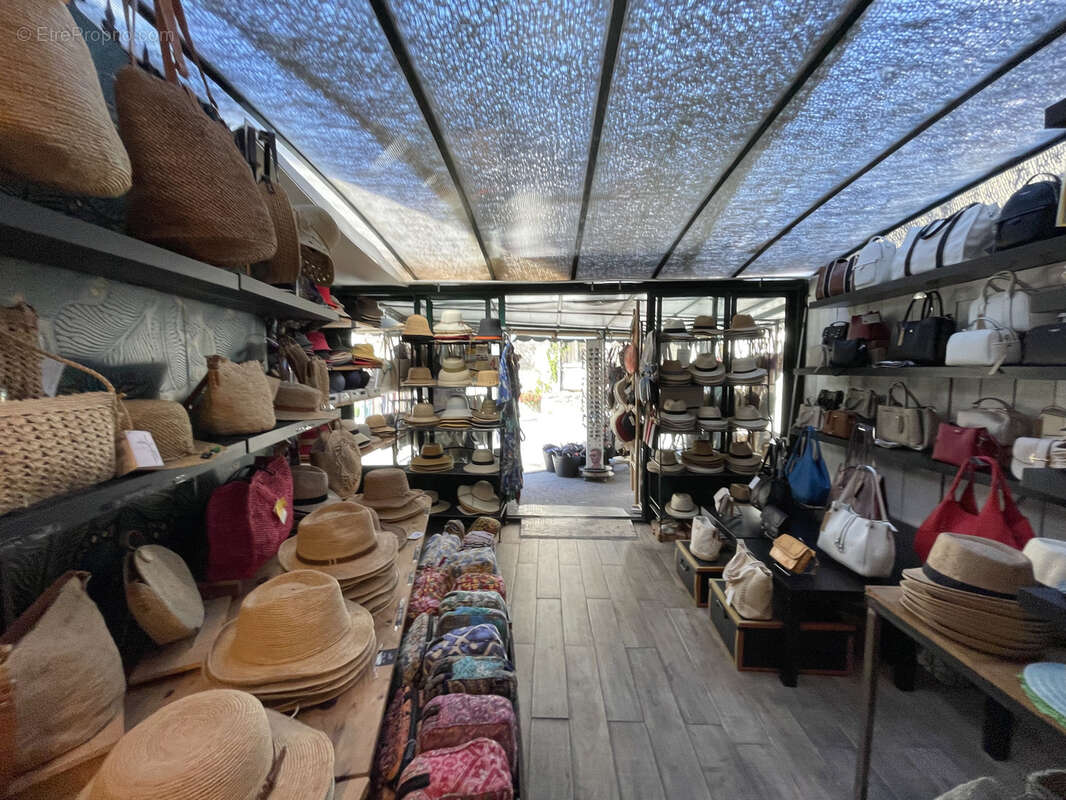 Commerce à VAISON-LA-ROMAINE