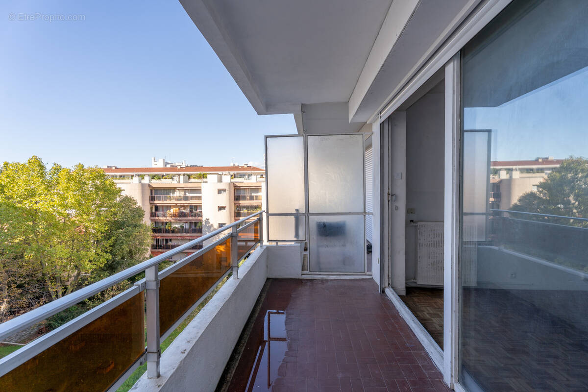 Appartement à MARSEILLE-5E