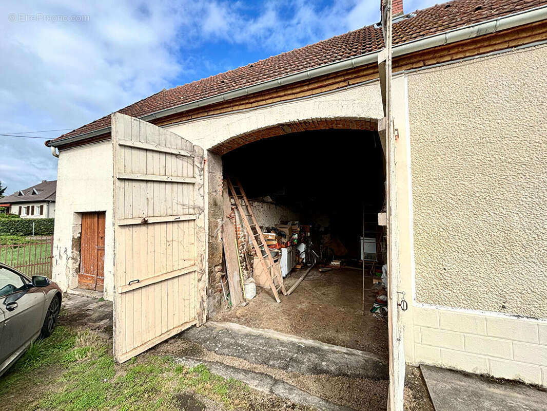 Maison à DURDAT-LAREQUILLE
