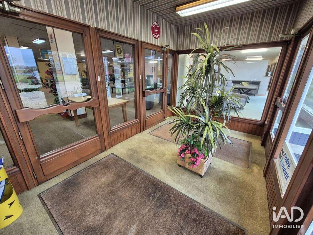 Photo 3 - Commerce à CHEF-BOUTONNE