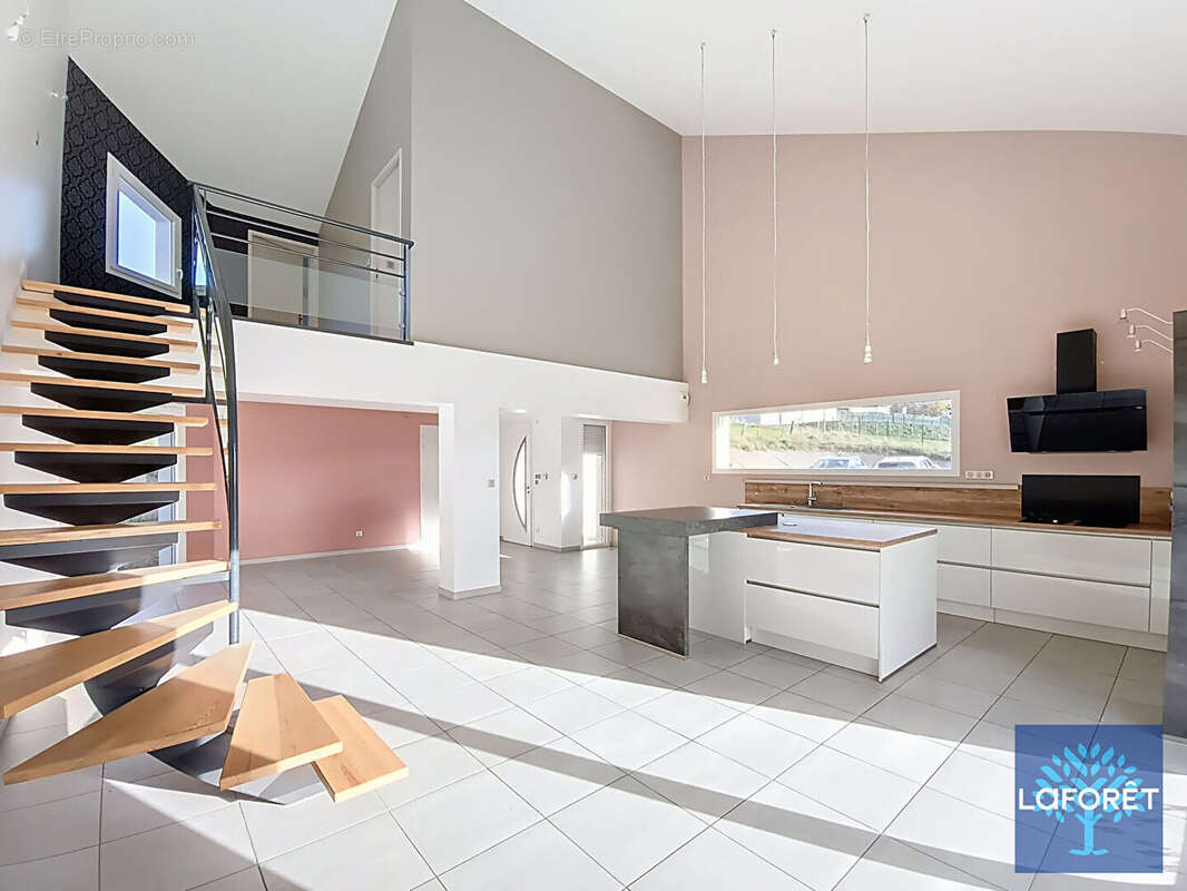 Maison à SAINT-PIERRE-EYNAC