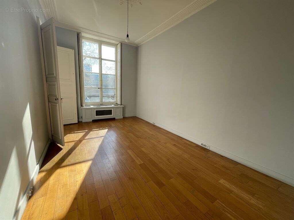 Appartement à PARIS-4E
