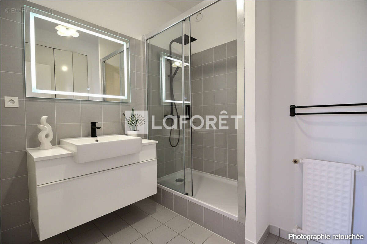 Appartement à COURBEVOIE