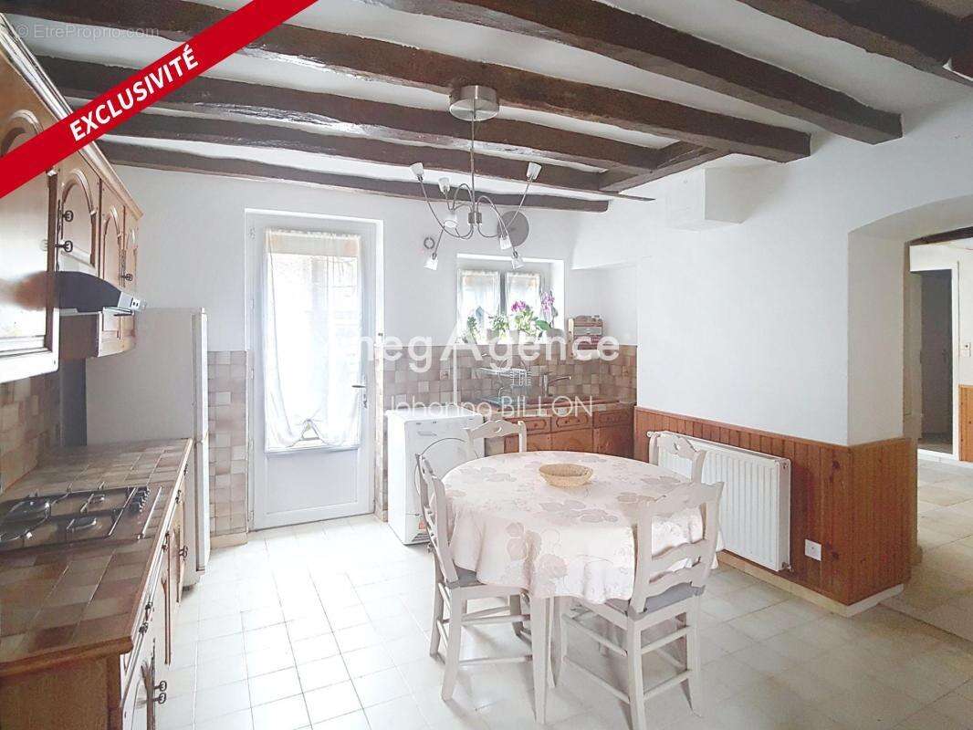 Maison de charme avec véranda, annexes et caves !! - photo 5