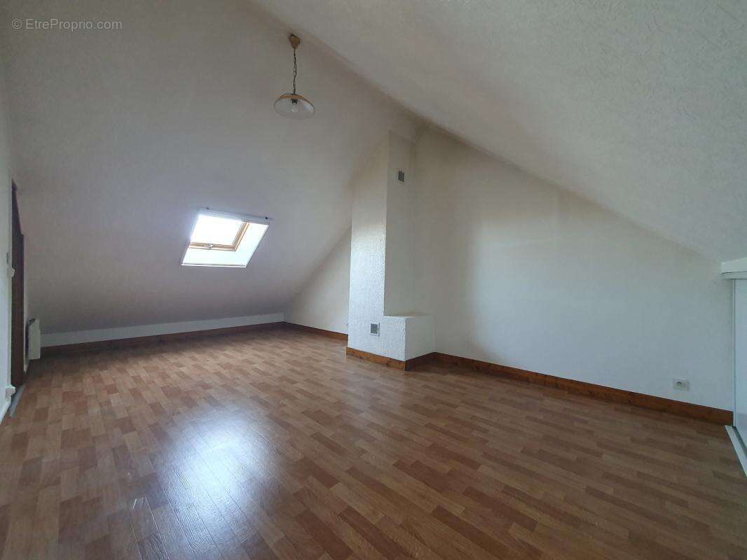 Maison à VILLEMANOCHE