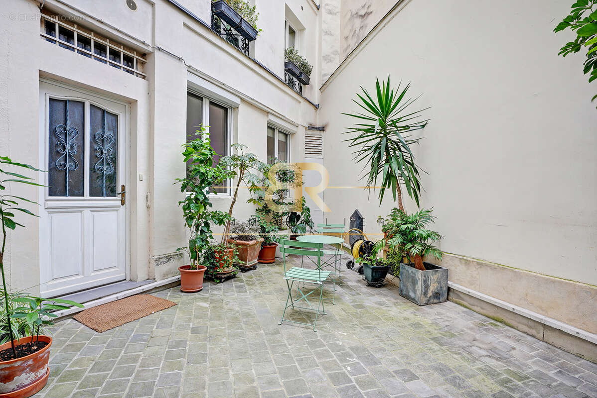 Appartement à PARIS-2E