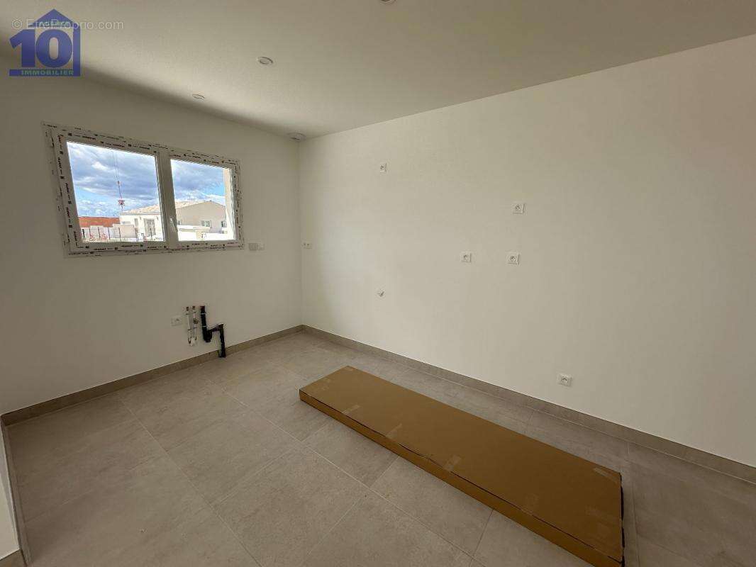 Maison à NISSAN-LEZ-ENSERUNE