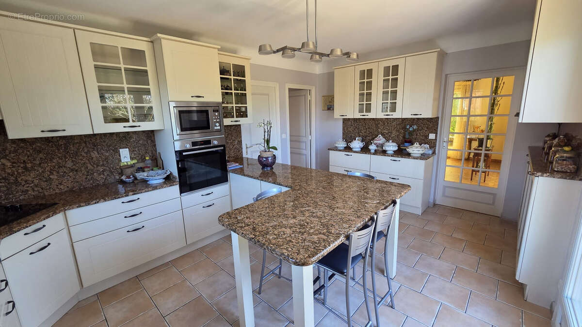 BIARRITZ   Villa 198 m2 T8   Piscine 10x5 - Pool House/Bar - Garage - Terrain 1 097 m2 - photo 8