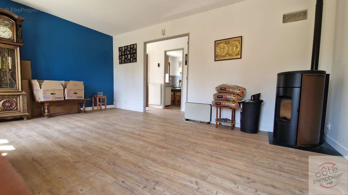 Maison à LES GRANGES-LE-ROI