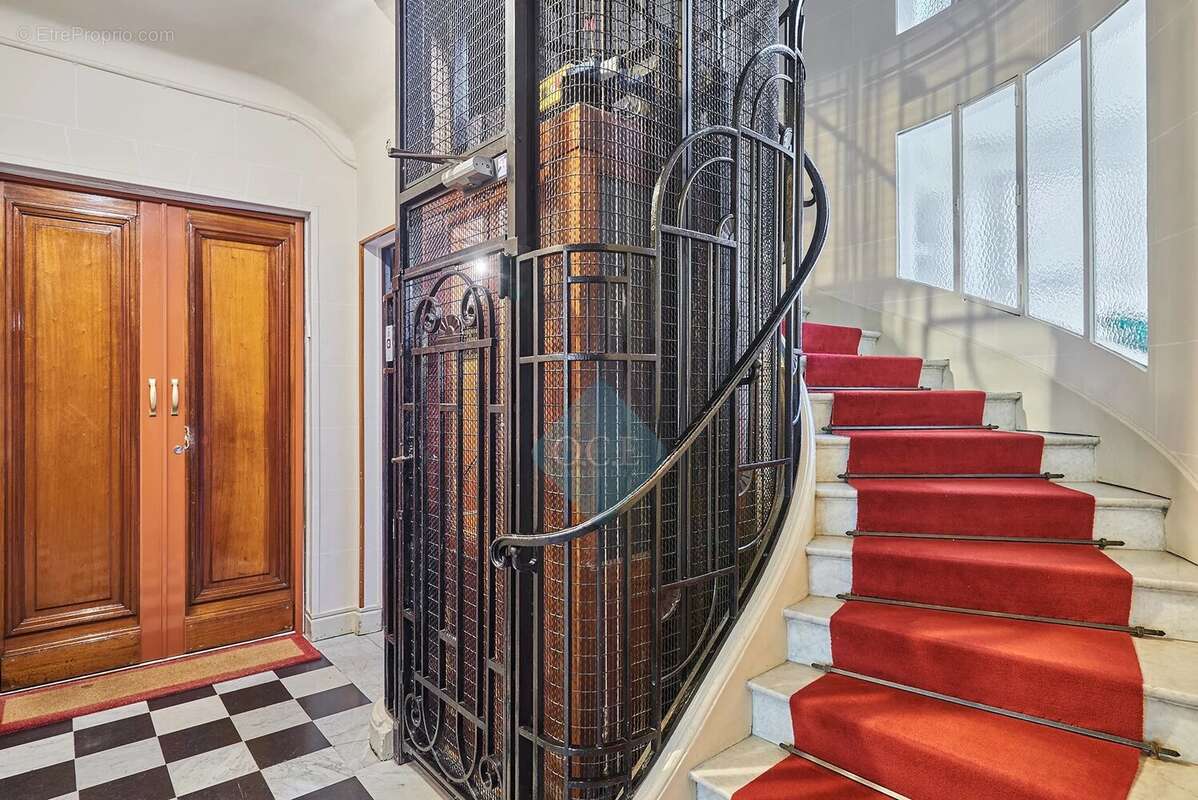 Appartement à PARIS-16E