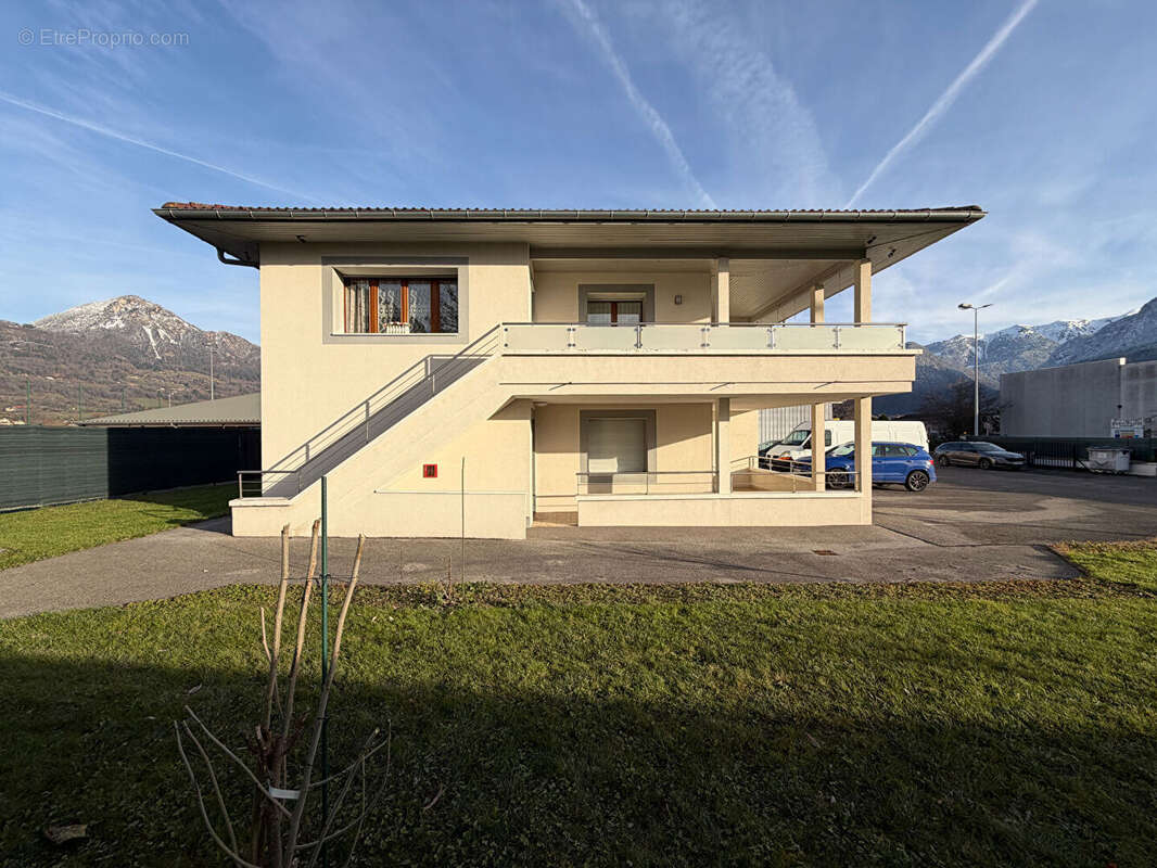 Commerce à MARIGNIER