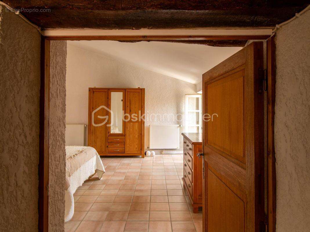 Maison à CRUVIERS-LASCOURS