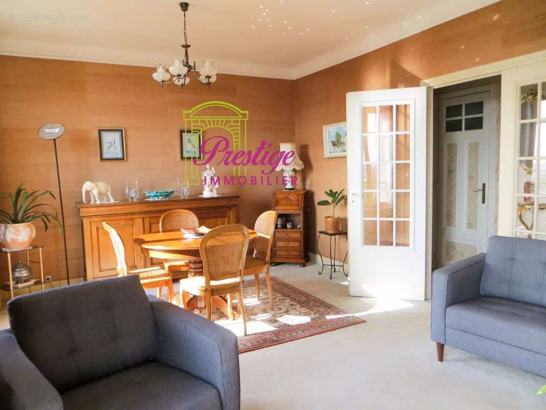 Appartement à LE MESNIL-LE-ROI