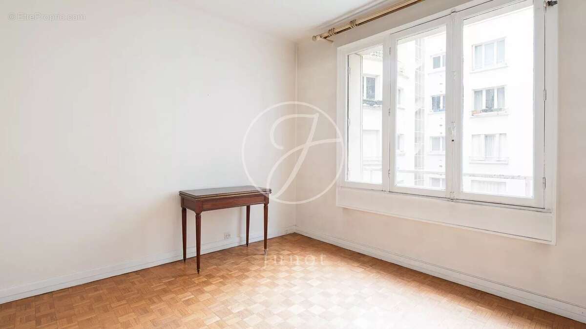 Appartement à PARIS-7E