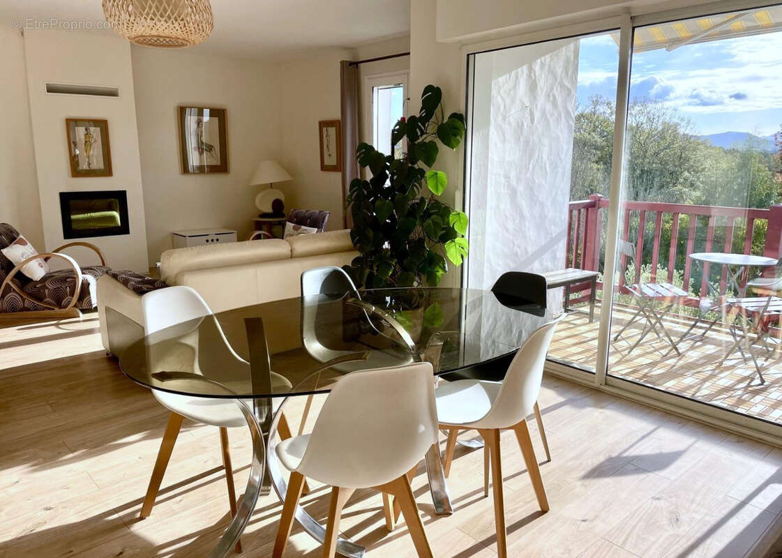 Appartement à VILLEFRANQUE