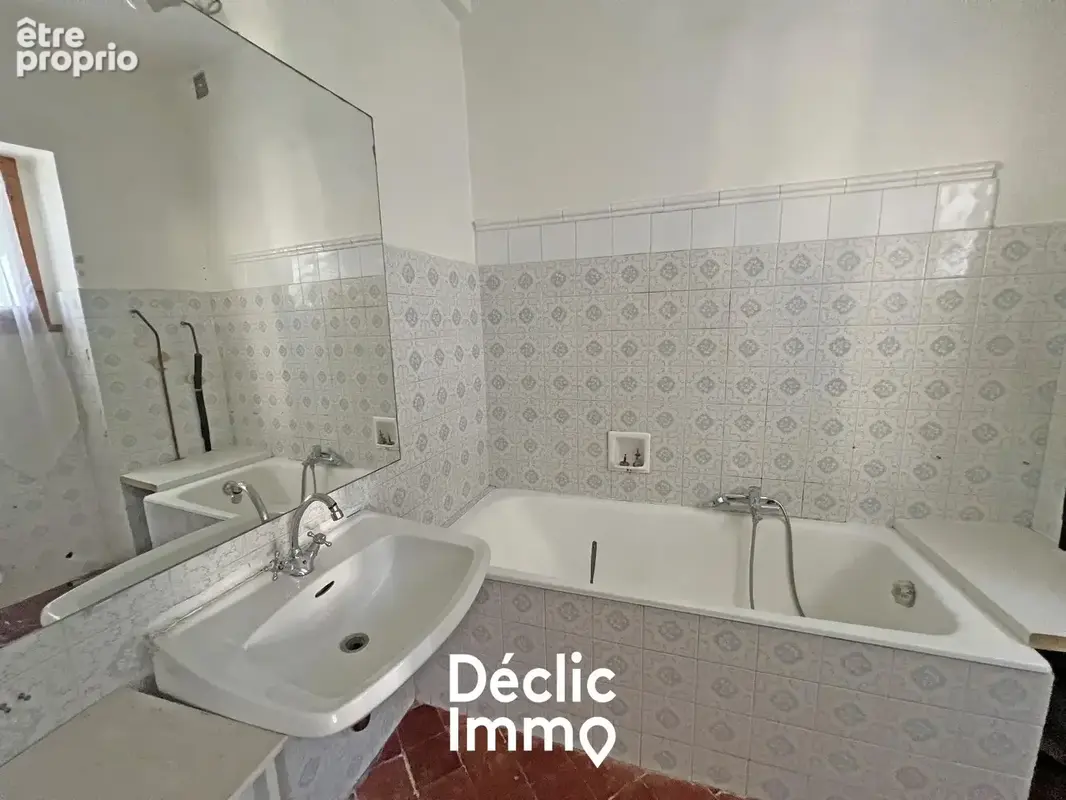 Maison de ville - 7 pieces avec local commercial - pas de charges - grasse - photo 10