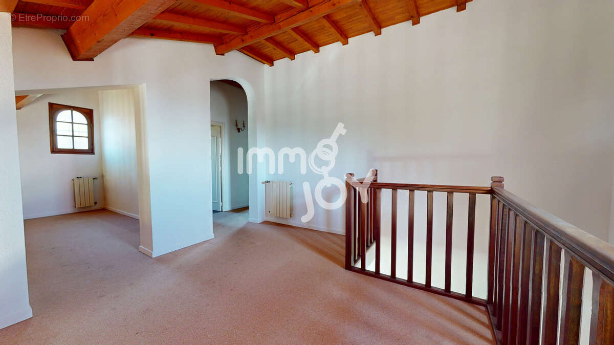 Roques - Grande villa familiale avec sous-sol et terrain piscinable - photo 14