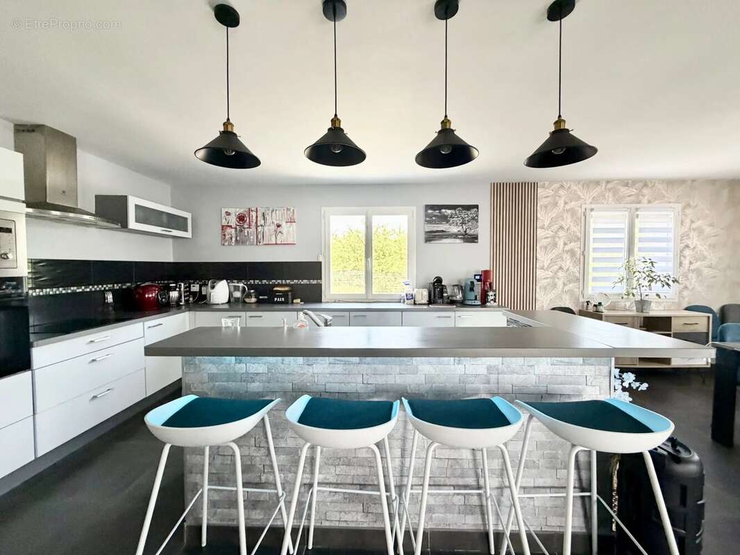 Pérignat-lès-Sarliève : Villa 174m², 4 chambres et spa balnéo - photo 5