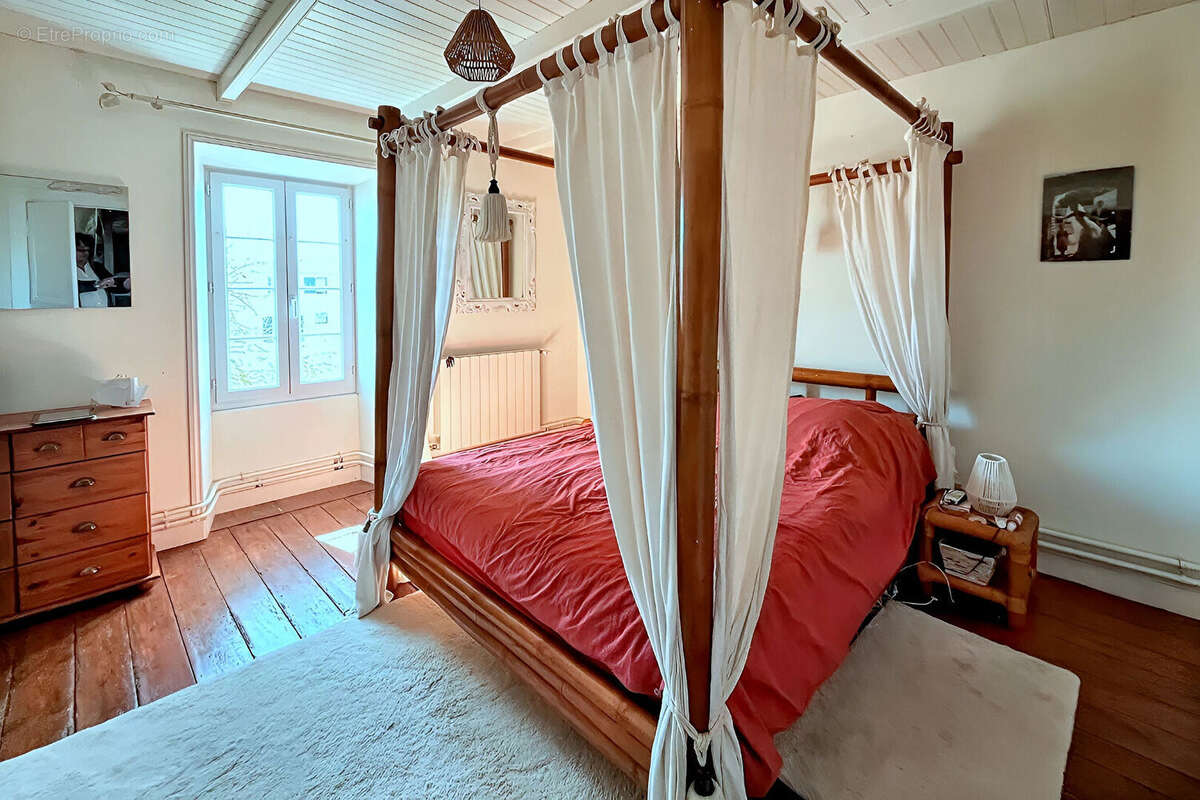 Maison à SAINT-MEDARD-D'AUNIS