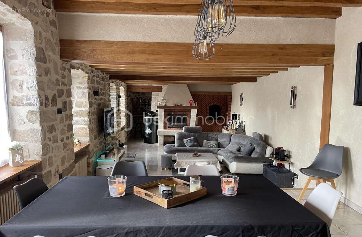 Maison à SAINT-GERMAIN-LAVAL