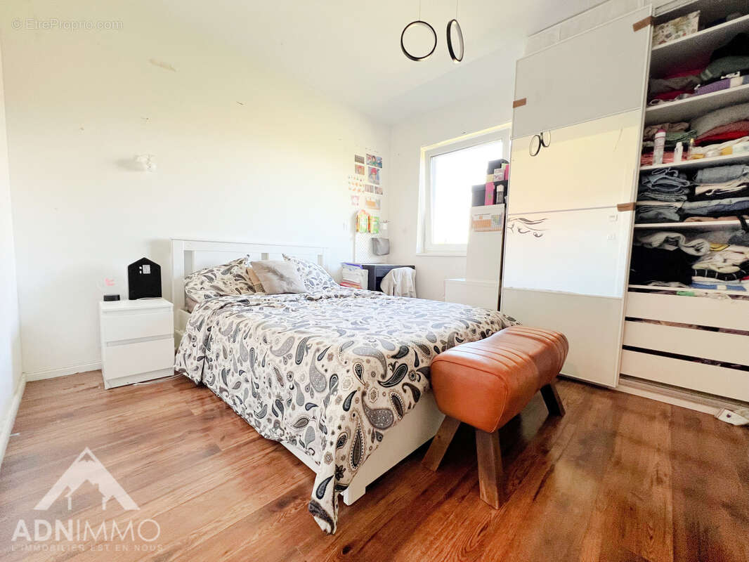 Maison à SAINT-GENIS-POUILLY