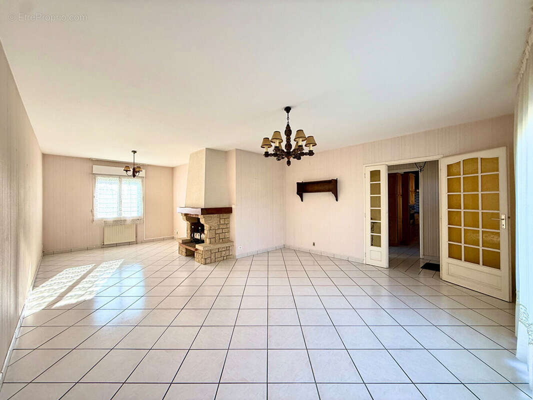Malemort, maison 5 pièces 3 chambres 105m2 avec distribution de plain-pied sur 562m2 de terrain ! - photo 5