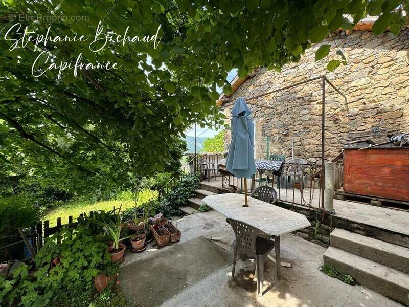 Maison à LARDIER-ET-VALENCA