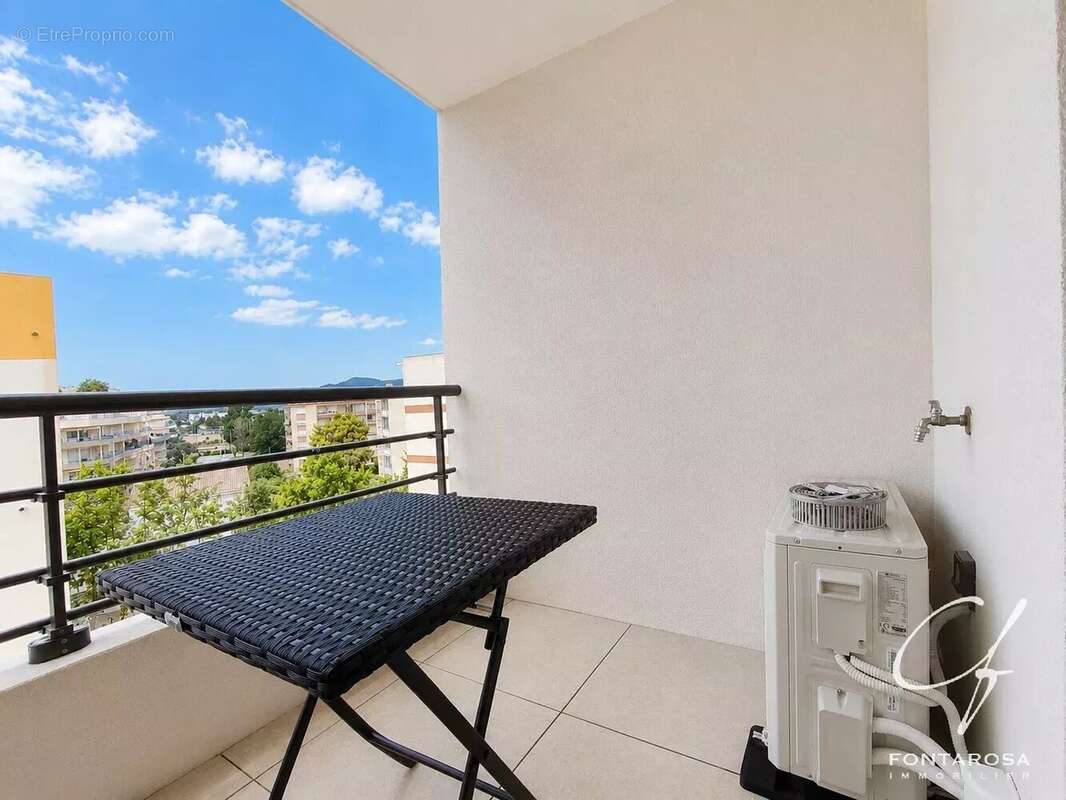 FREJUS PLAGE 2 pièces avec terrasse - Place de parking privative couverte - Bord de mer - photo 2