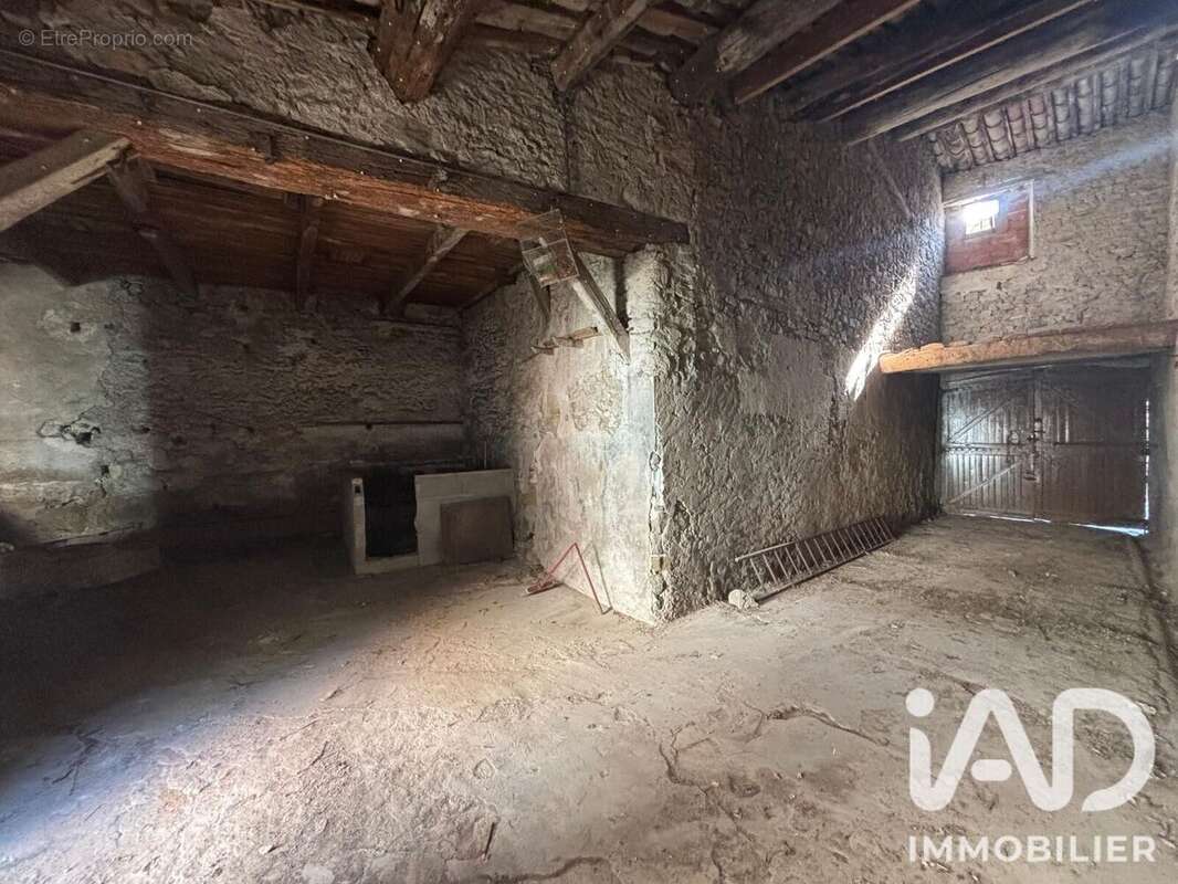 Maison 88 m² à Conilhac-Corbieres  - photo 9