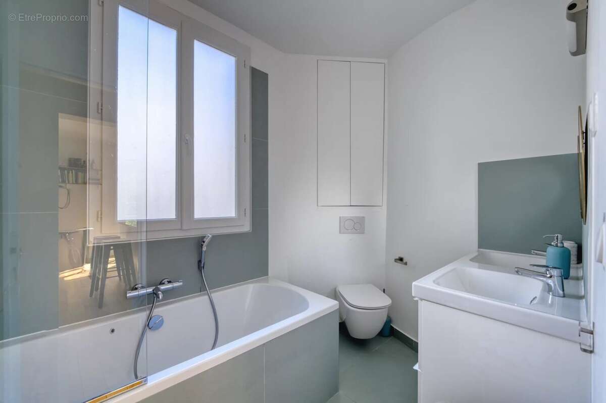 Appartement à PARIS-17E