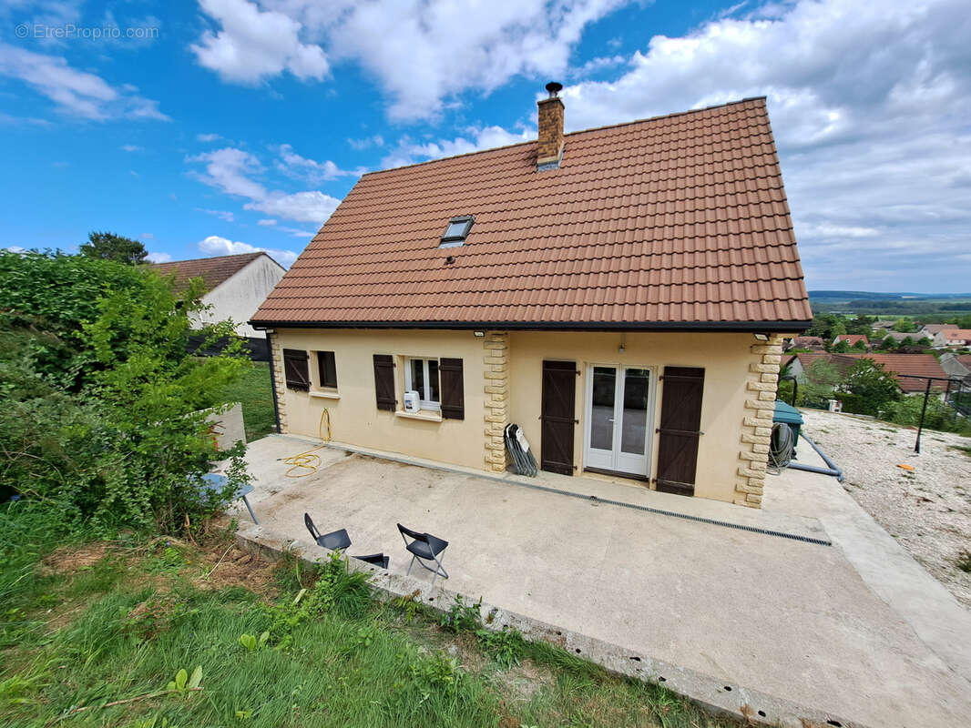 Maison à PONT-SUR-YONNE